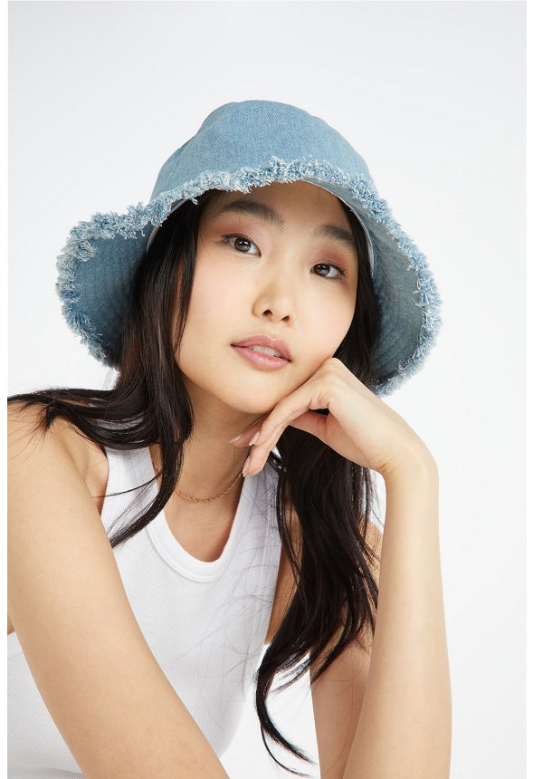 RAW EDGE BUCKET HAT Chambray