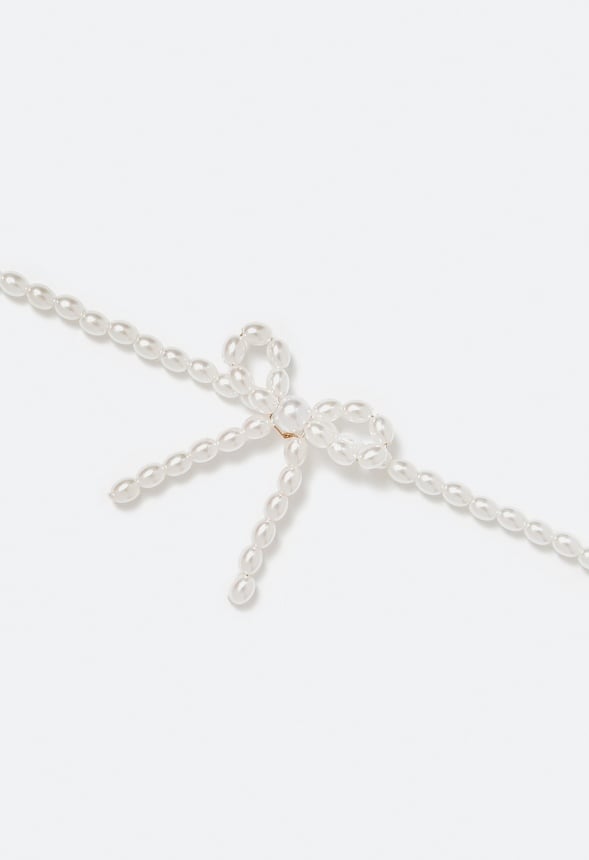 Mai Elongated Pearls Bow Pendant Necklace Cream