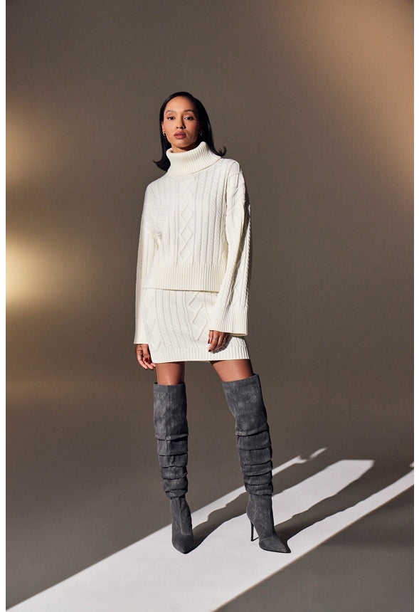 Cozy Turtleneck Sweater Pristine