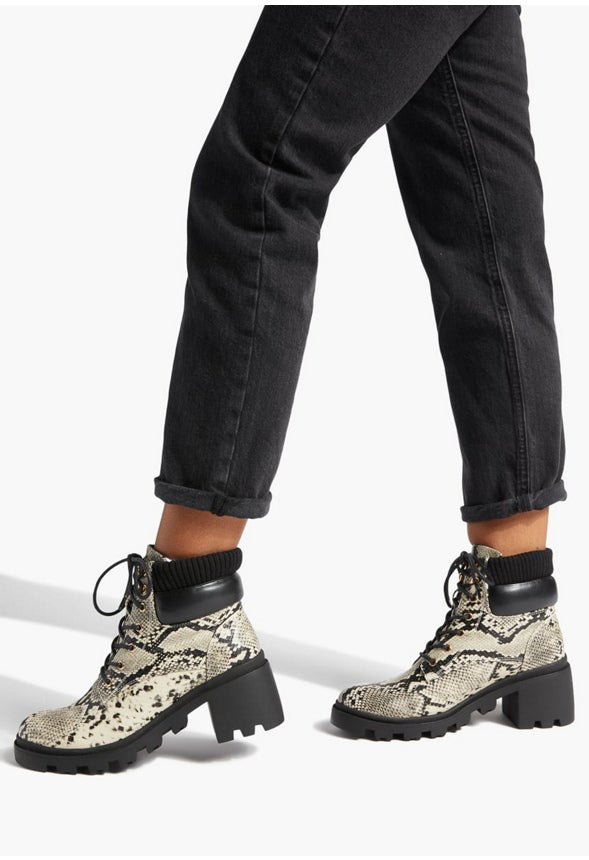 KALLEE LUG SOLE BOOTIE Bone/Black
