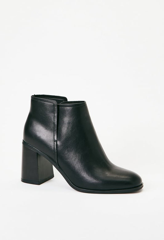 Rae Pointed Toe Bootie Black Caviar