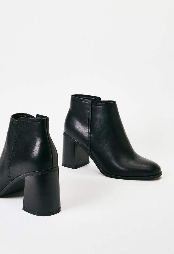 Rae Pointed Toe Bootie Black Caviar