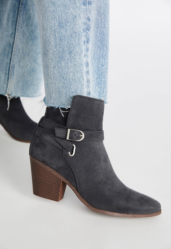 Della Ankle Bootie Magnet