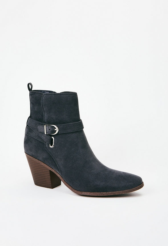 Della Ankle Bootie Magnet
