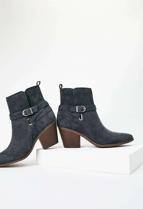 Della Ankle Bootie Magnet