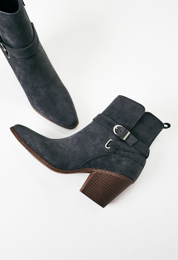 Della Ankle Bootie Magnet
