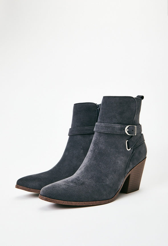 Della Ankle Bootie Magnet
