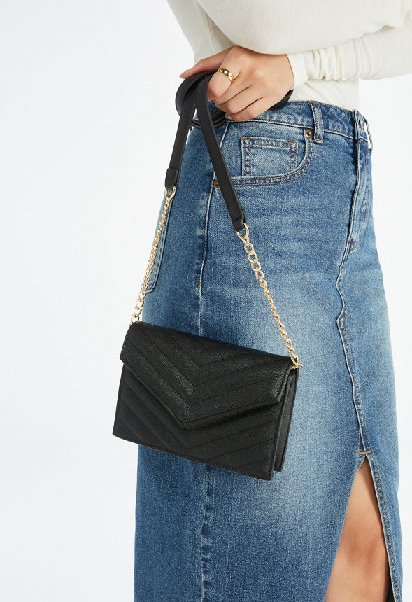 Quilted Wallet On A Chain Black