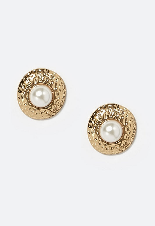 Pria Hammered Metal Surround And Glass Pearl Stud Earrings  Cream/ Gold