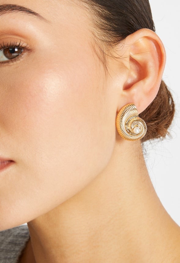 Alyssa Ribbed Shell Stud Earrings With Glass Pearl Center Cream/ Gold