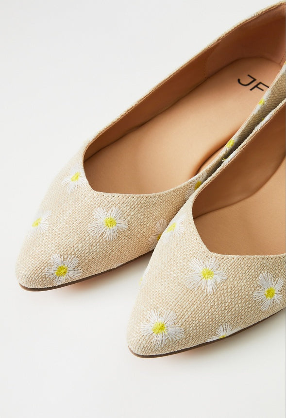 Amanda Pointed Toe Flat Natural Ditsy Floral