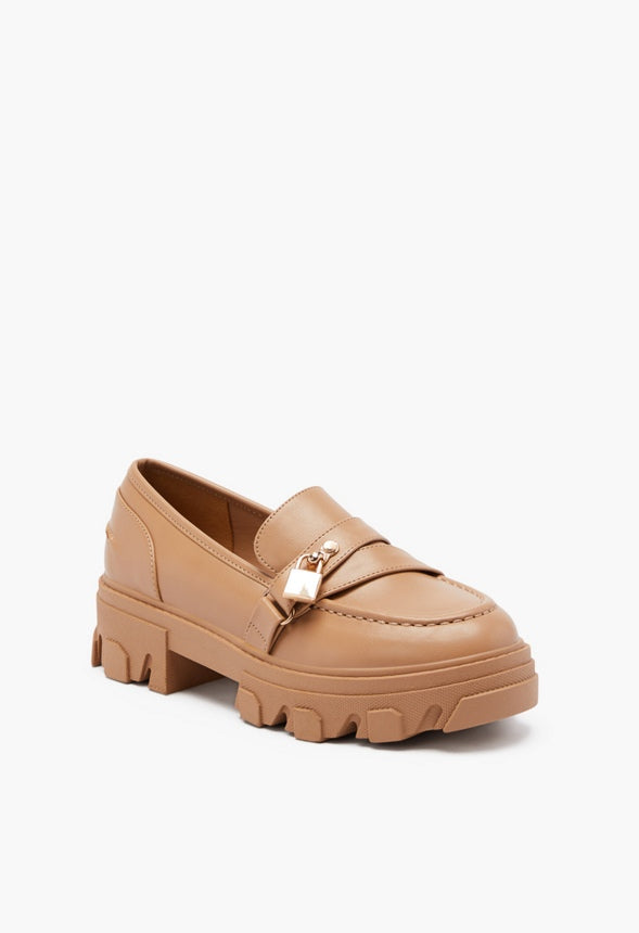 DEBRINAS LUG SOLE LOAFER Lt Tan
