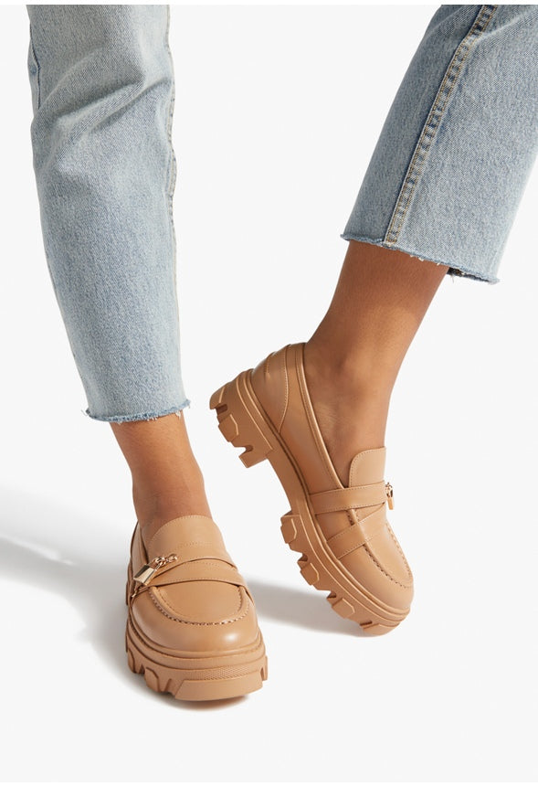 DEBRINAS LUG SOLE LOAFER Lt Tan