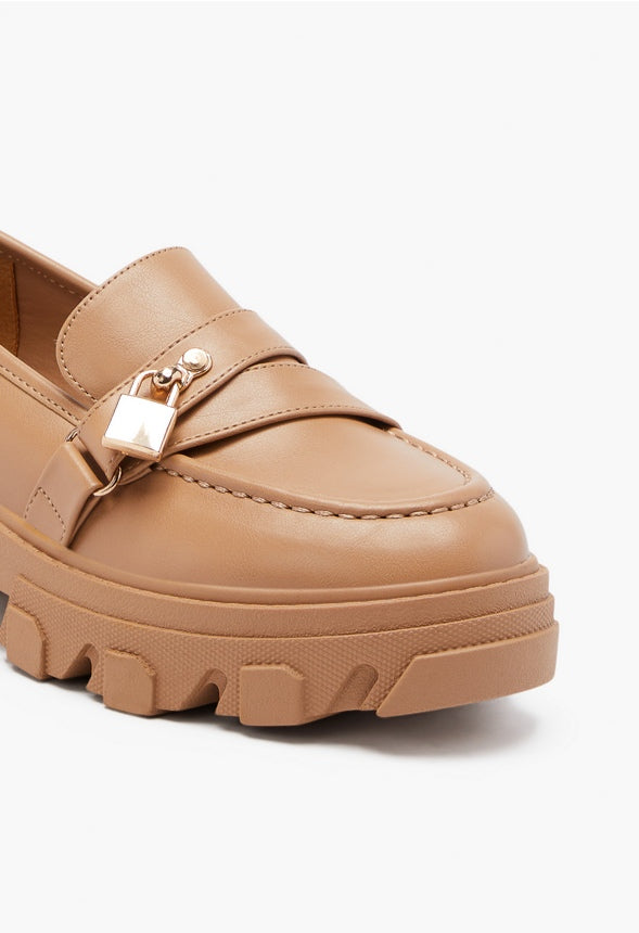 DEBRINAS LUG SOLE LOAFER Lt Tan