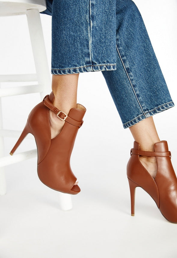Carlin Cut-Out Bootie Leather Brown