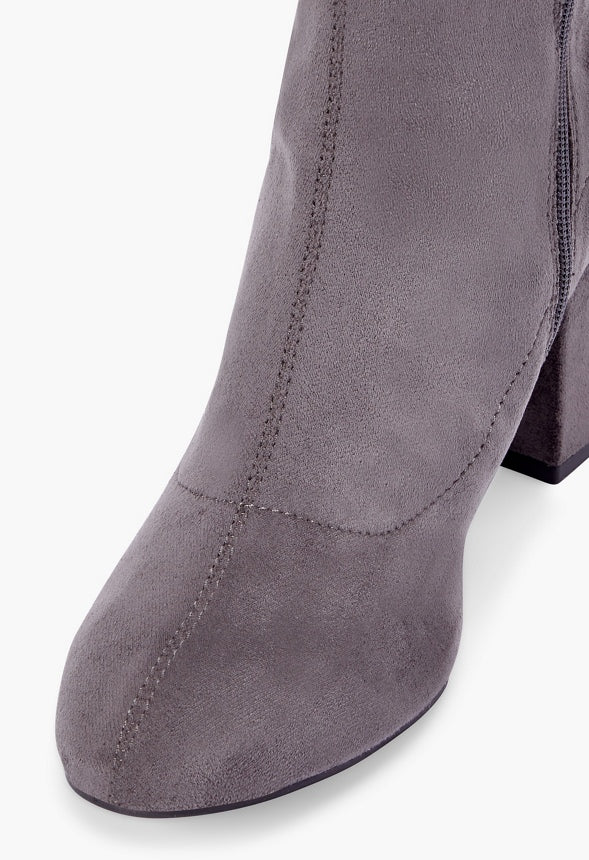 DAUPHINE OVER-THE-KNEE BOOT Magnet