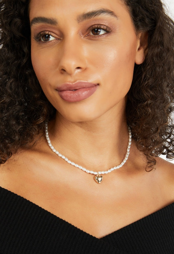 Iliana Pearl Necklace With Heart Detail Cream/ Gold