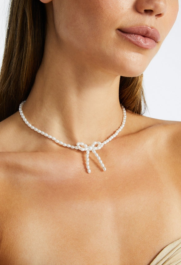 Mai Elongated Pearls Bow Pendant Necklace Cream