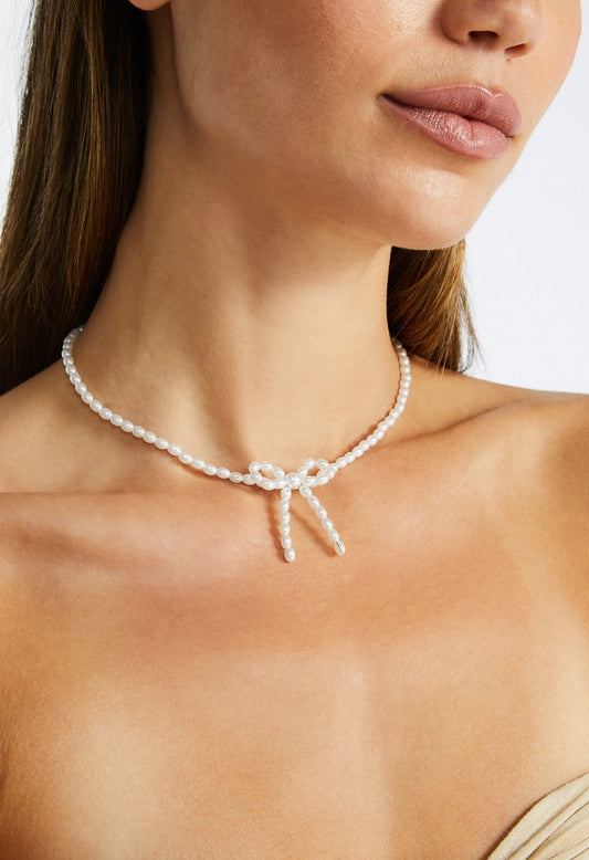 Mai Elongated Pearls Bow Pendant Necklace Cream