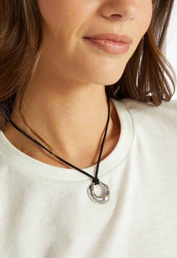 Pam Smooth Metal Ring On Faux Suede Cord Necklace Black/ Silver