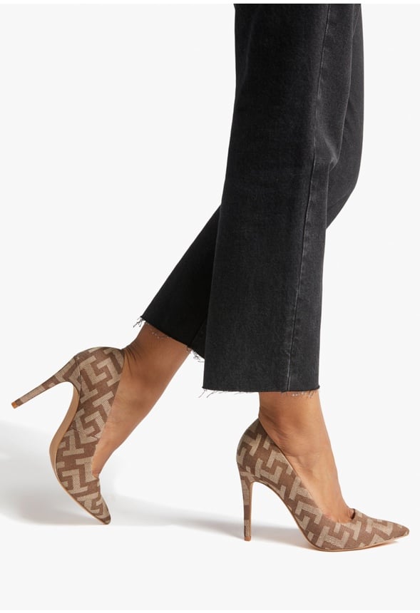 GISSELLE POINTED-TOE PUMP Brown Logo