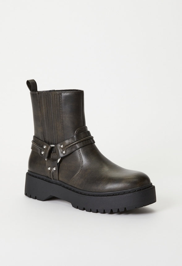 Beckett Chelsea Bootie Distressed Black