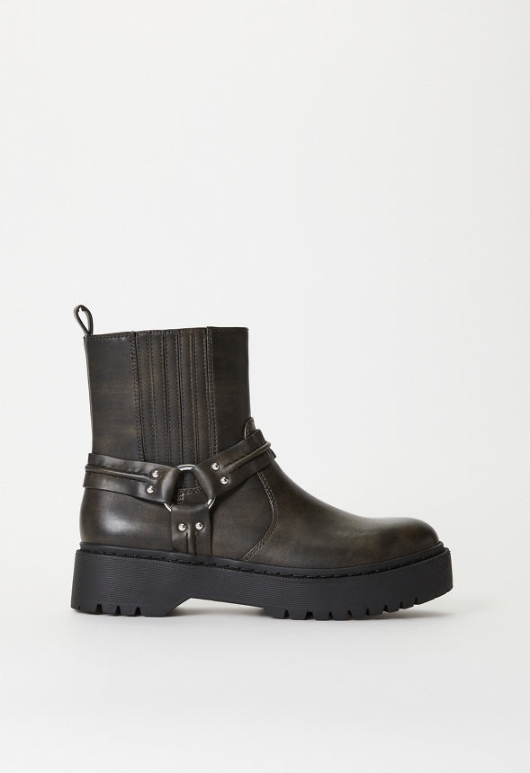 Beckett Chelsea Bootie Distressed Black