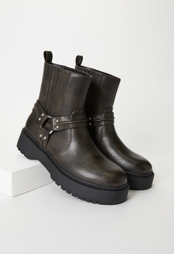 Beckett Chelsea Bootie Distressed Black