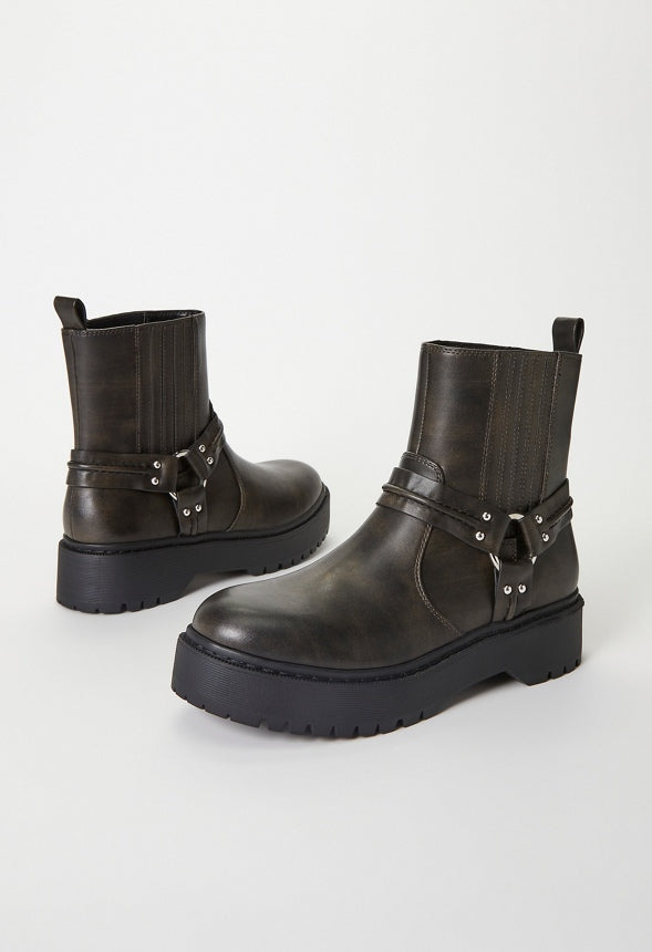 Beckett Chelsea Bootie Distressed Black