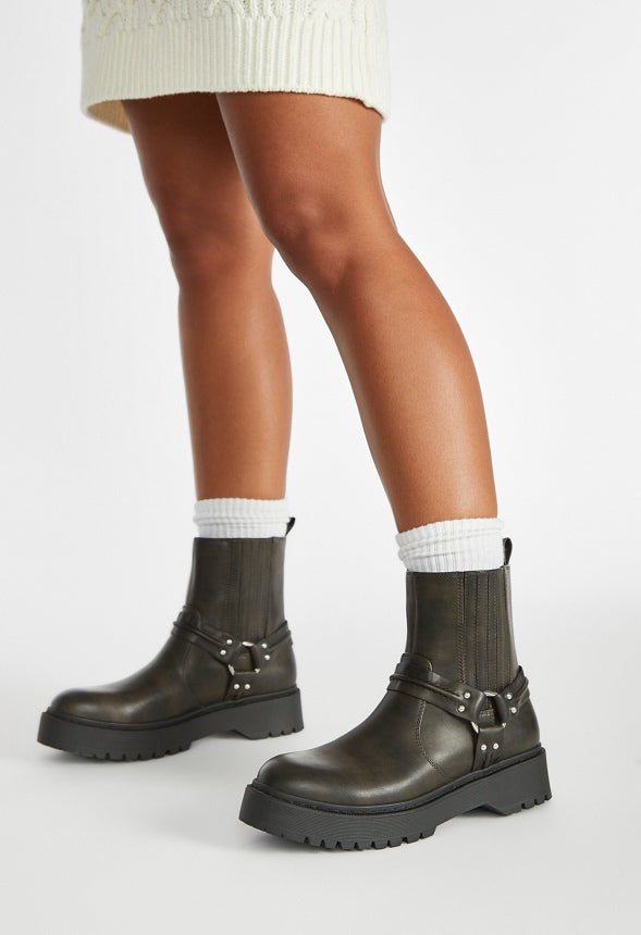 Beckett Chelsea Bootie Distressed Black