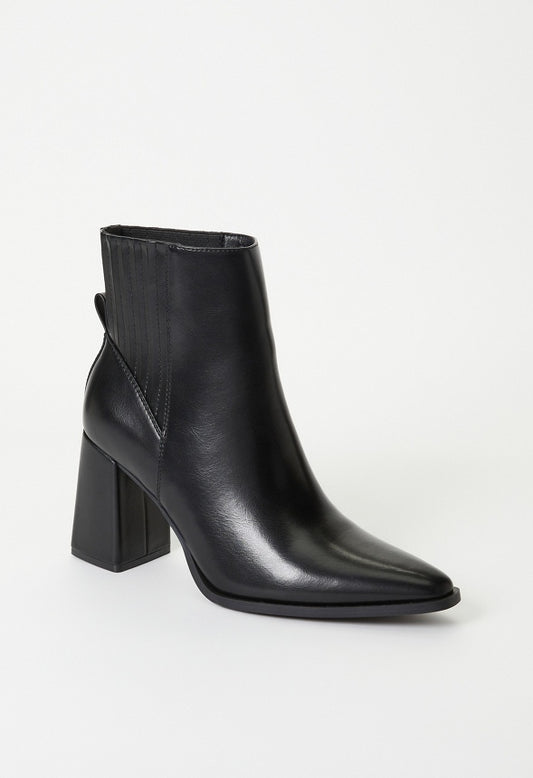 Joni Chelsea Bootie Black