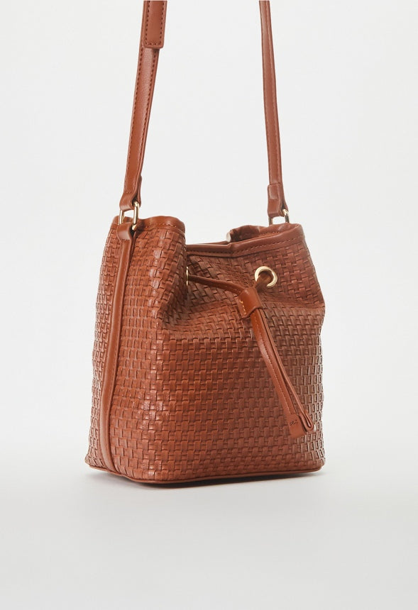 WOVEN BUCKET BAG French Oak