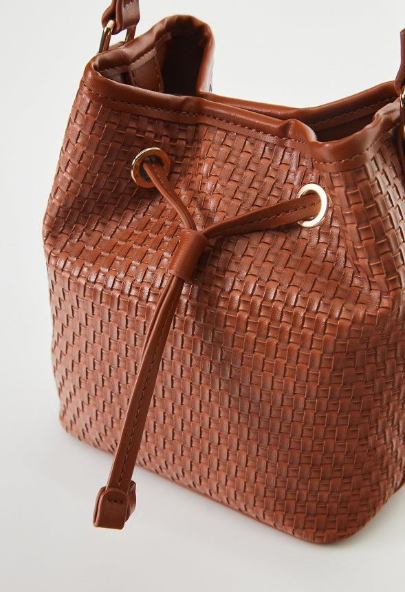 WOVEN BUCKET BAG French Oak