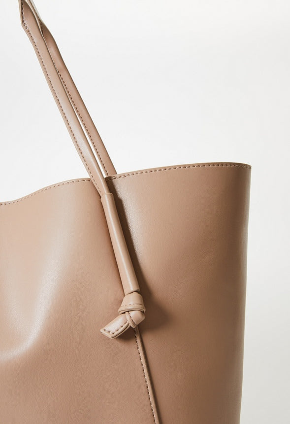 Minimal Knot Tote Warm Taupe