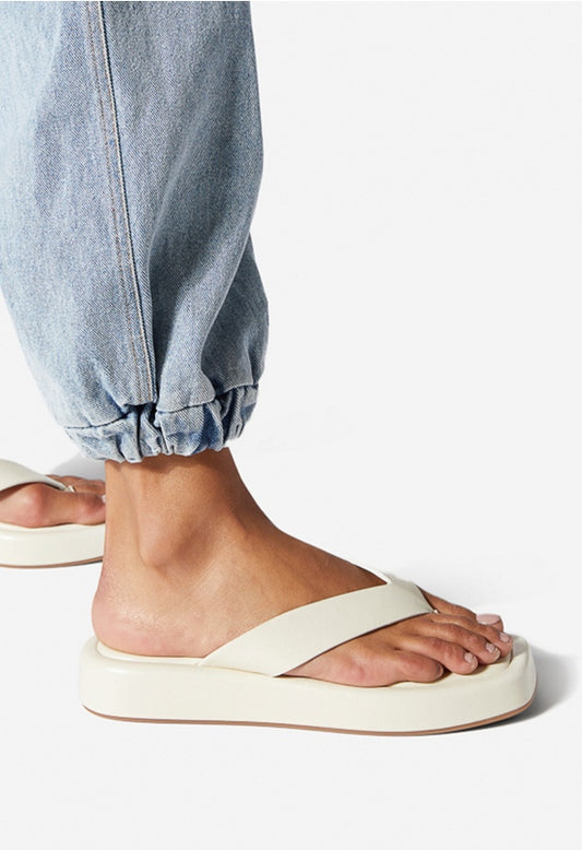 LAKEY FLAT SANDAL Birch